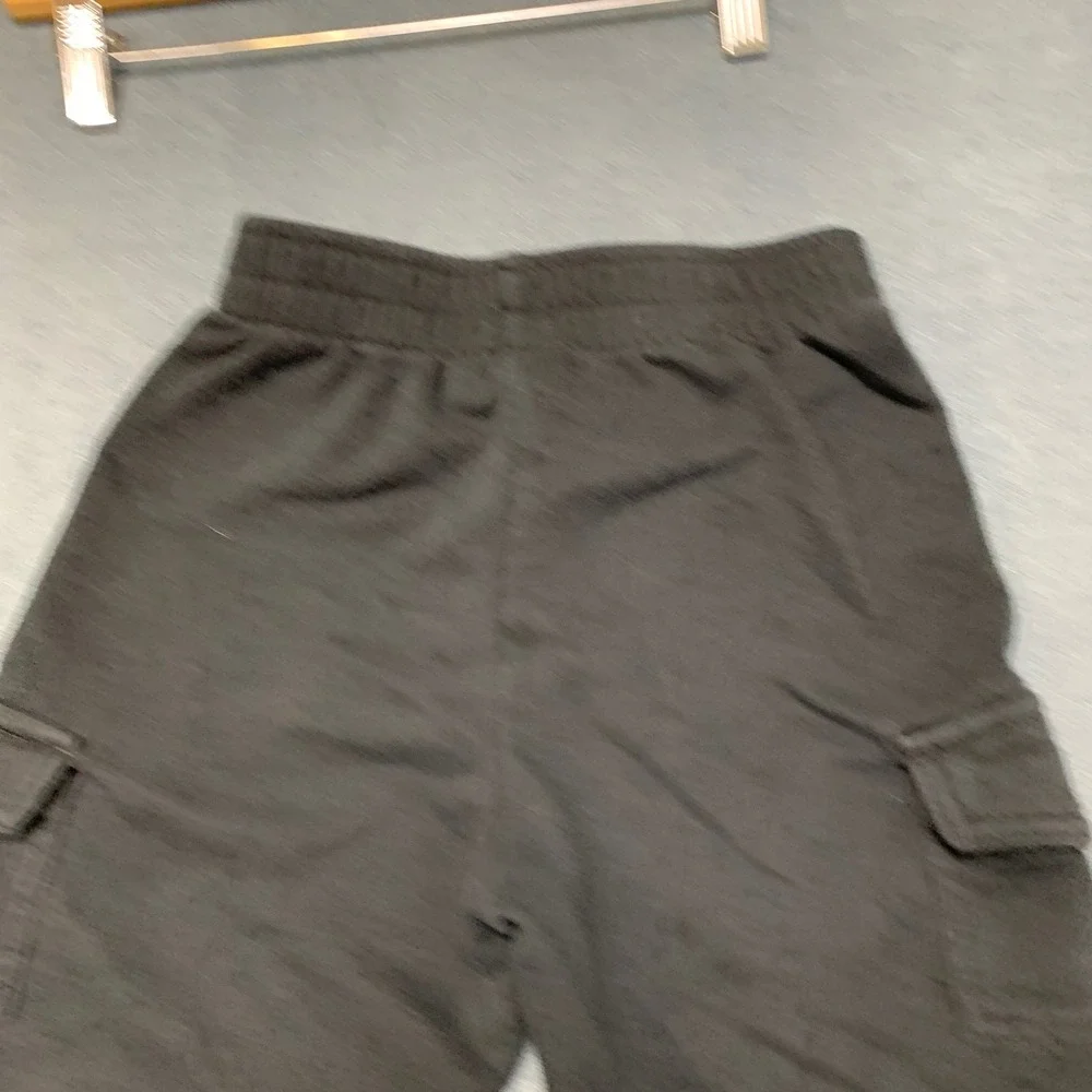 Nike Sweat Shorts Boys Large Black Swoosh Logo Fleece Lined Utility Pockets
